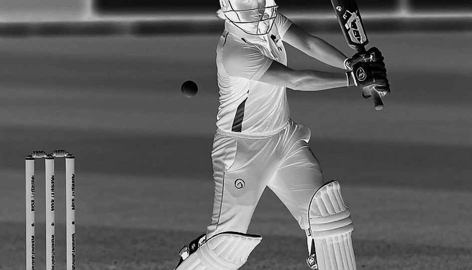 पाकिस्तान ने सुफियान मुकीम को रिलीज़ किया, माज़ सादिक़ कवर में जोड़ा — PCB का पूरा दांव लाहौर की पिच पर